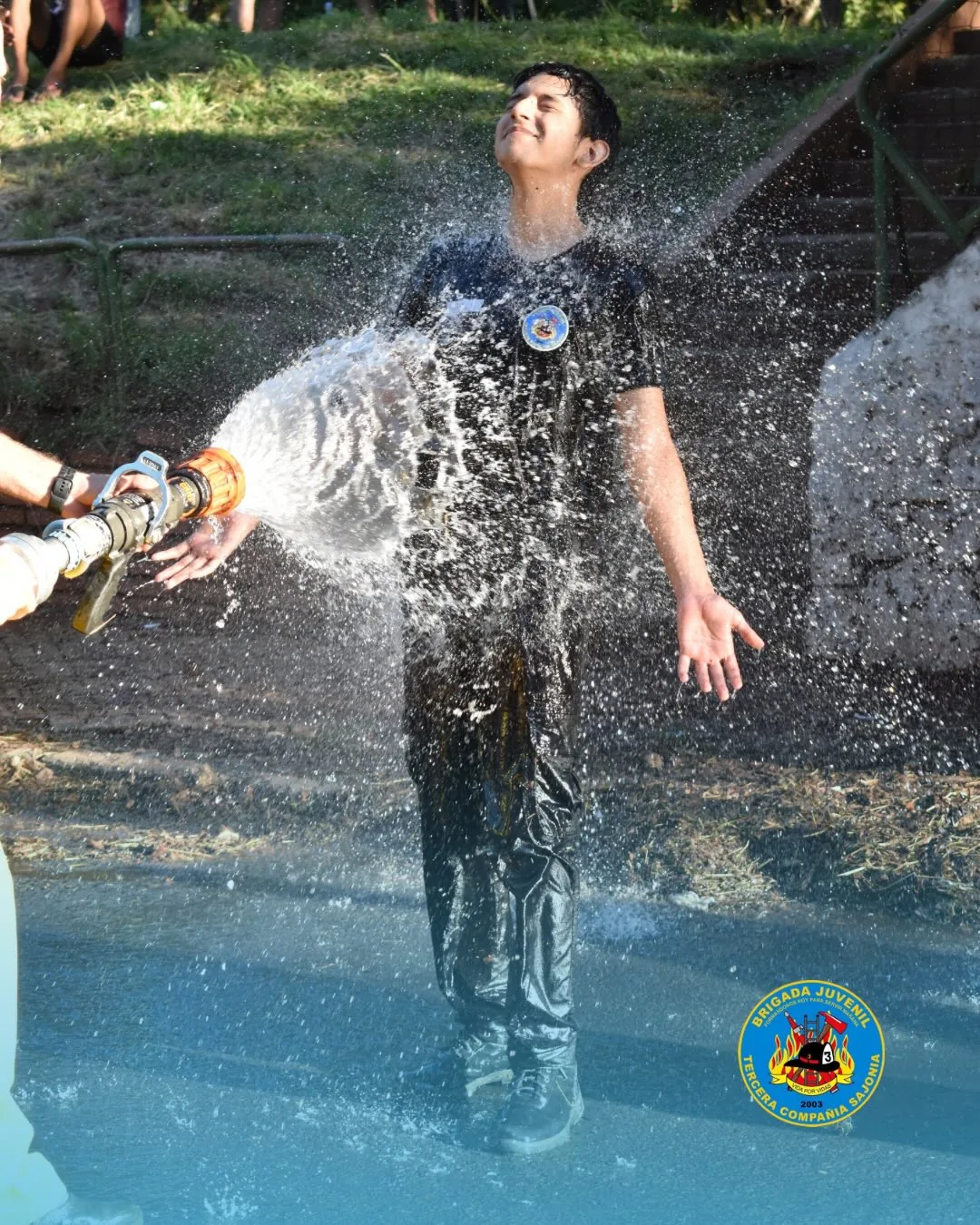 Práctica con línea de agua durante una actividad de la Brigada Juvenil