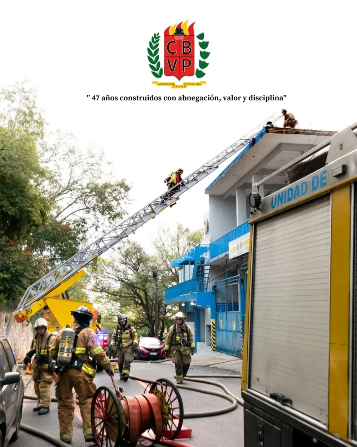 Bomberos de K3 Sajonia durante una práctica operativa frente al cuartel